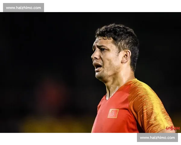 女球迷喊 “挡着我了”!小熊艾克森成进球 “障碍物”? 女球迷喊 “挡着我了”!小熊艾克森成进球 “障碍物”?